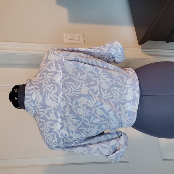 Light button down blouse - Picture 8 of 8